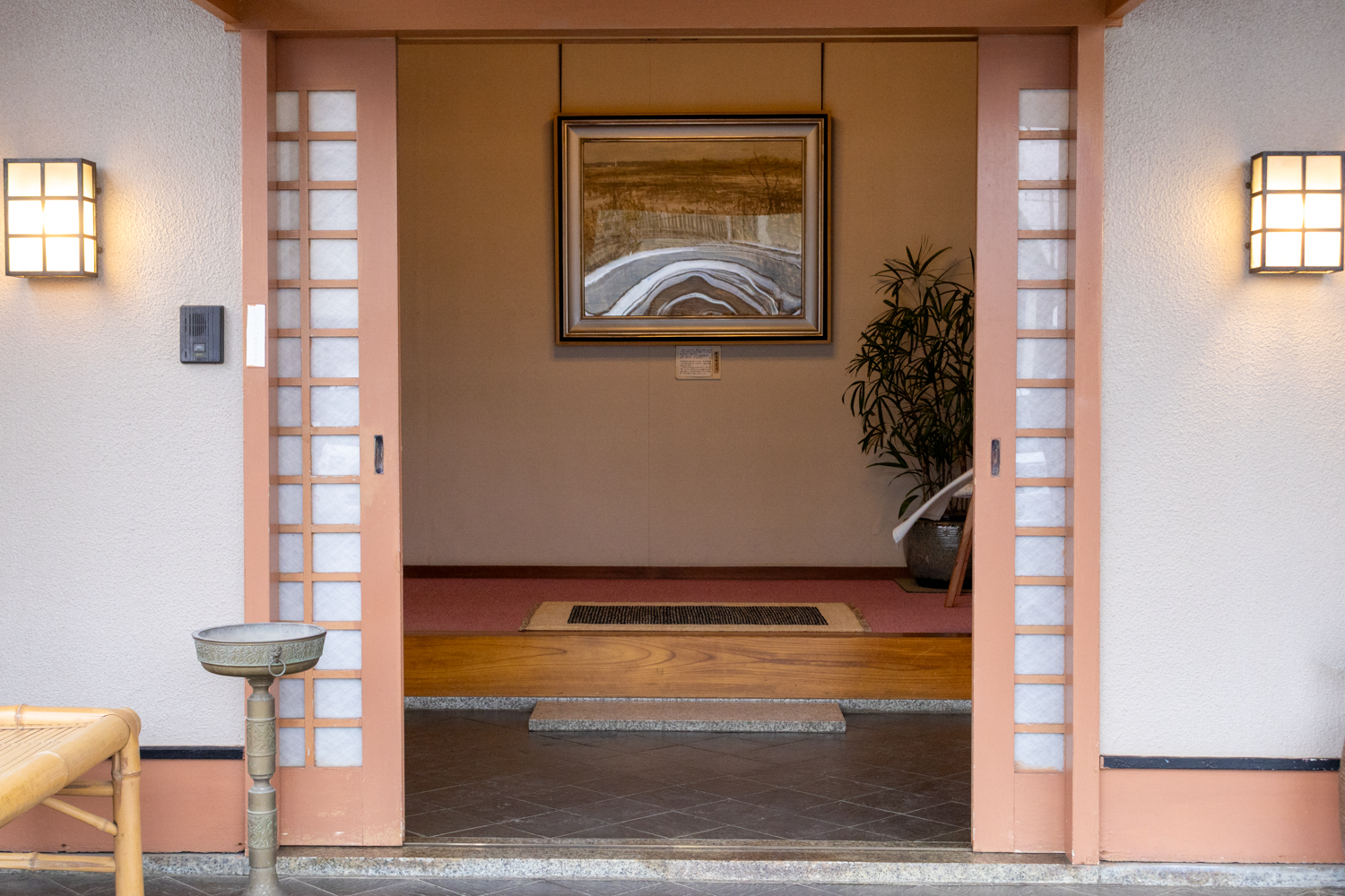 【納品事例】四季を愛でるおもてなしの空間に、自然の色彩を。日本料理あきの様（ハグみじゅうたん）